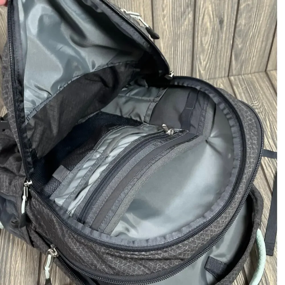 North Face Recon FlexVent Padded Laptop Backpack Knapsack Travel Hiking Gray‎
